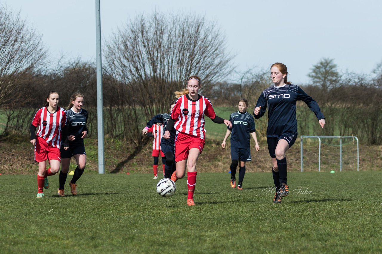 Bild 86 - C-Juniorinnen TSV Zarpen - TuS Tensfeld : Ergebnis: 2:1